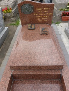 Photo de la tombe de Roger Bordy, mort pour la France ( cimetière de Saint-Ferjeux).ti