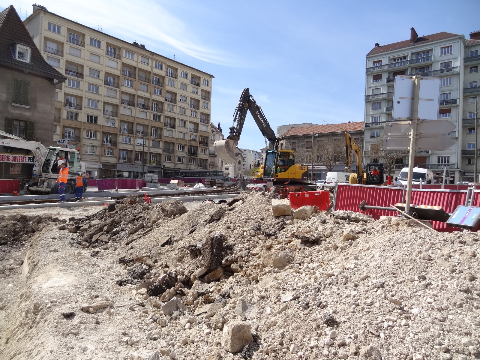 17 avril 2013 place Flore toujours en chantier