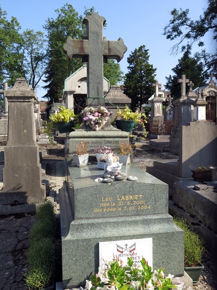 Photo de la tombe de Pierre Rimey au cimetière des Chaprais.