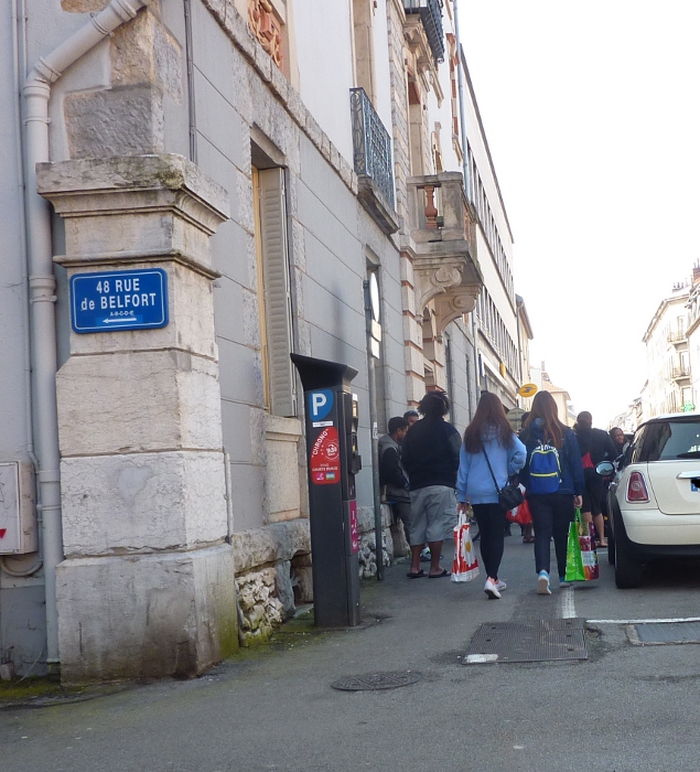 piétons rue de Belfort