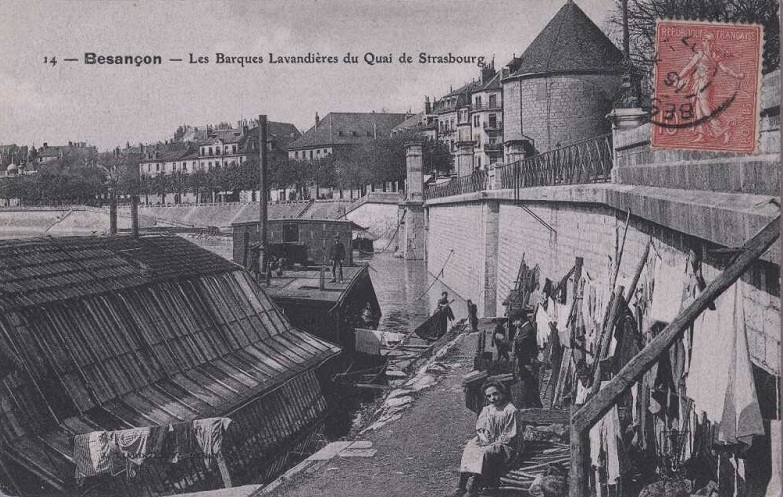 Photo des barques et des lavandières, quai de Strasbourg, au début du XX° siècle