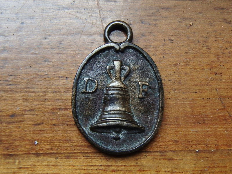 médaille cloche DF