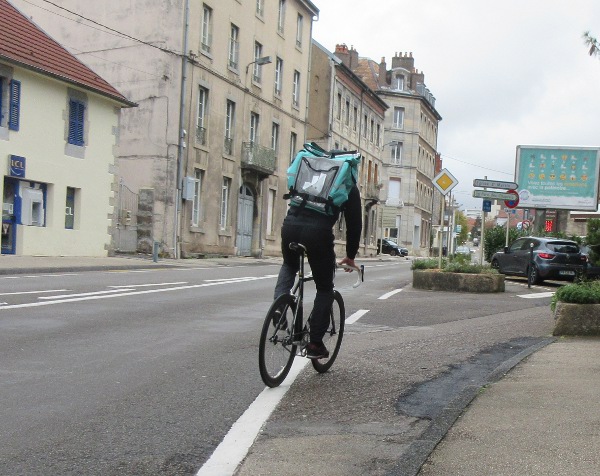 livreur en vélo