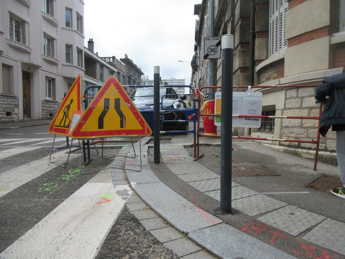 trottoir rue de Vittel Fontaine Argent