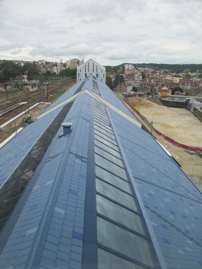 Viotte toit aux tuiles bleues