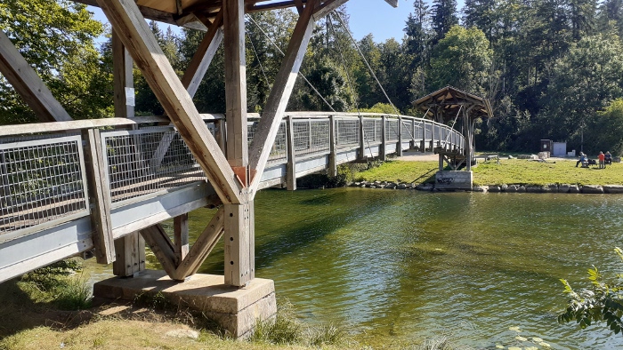 passerelle sur le lac Saint Point