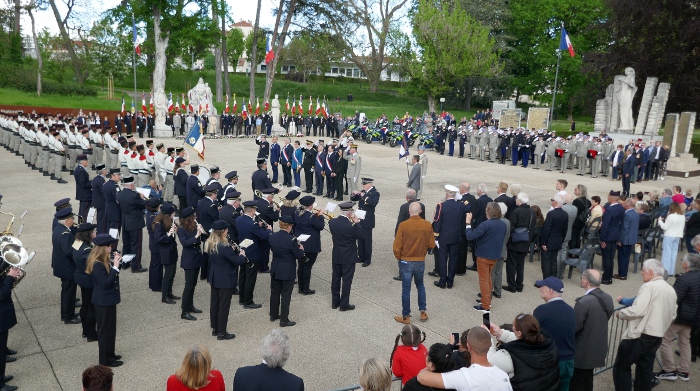 8 mai 23 salut drapeau