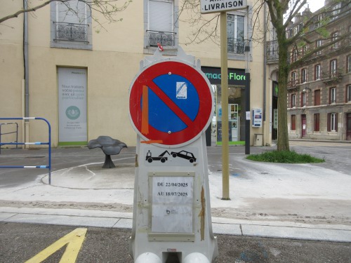 Stationnement interdit place Flore